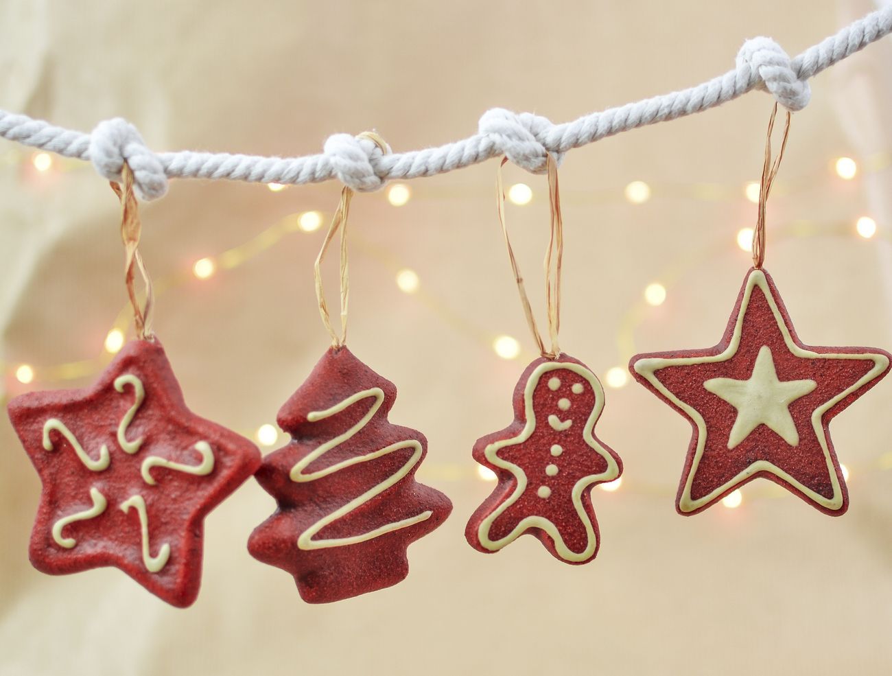 Free christmas decoration photo|Free Christmas presents image|Free hot chocolate